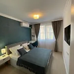Luxury Private Near Life شقة