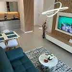 Luxury Private Near Life شقة سوزوبول